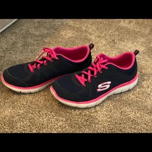 Sketchers tennis shoes. Gently worn. Size 10